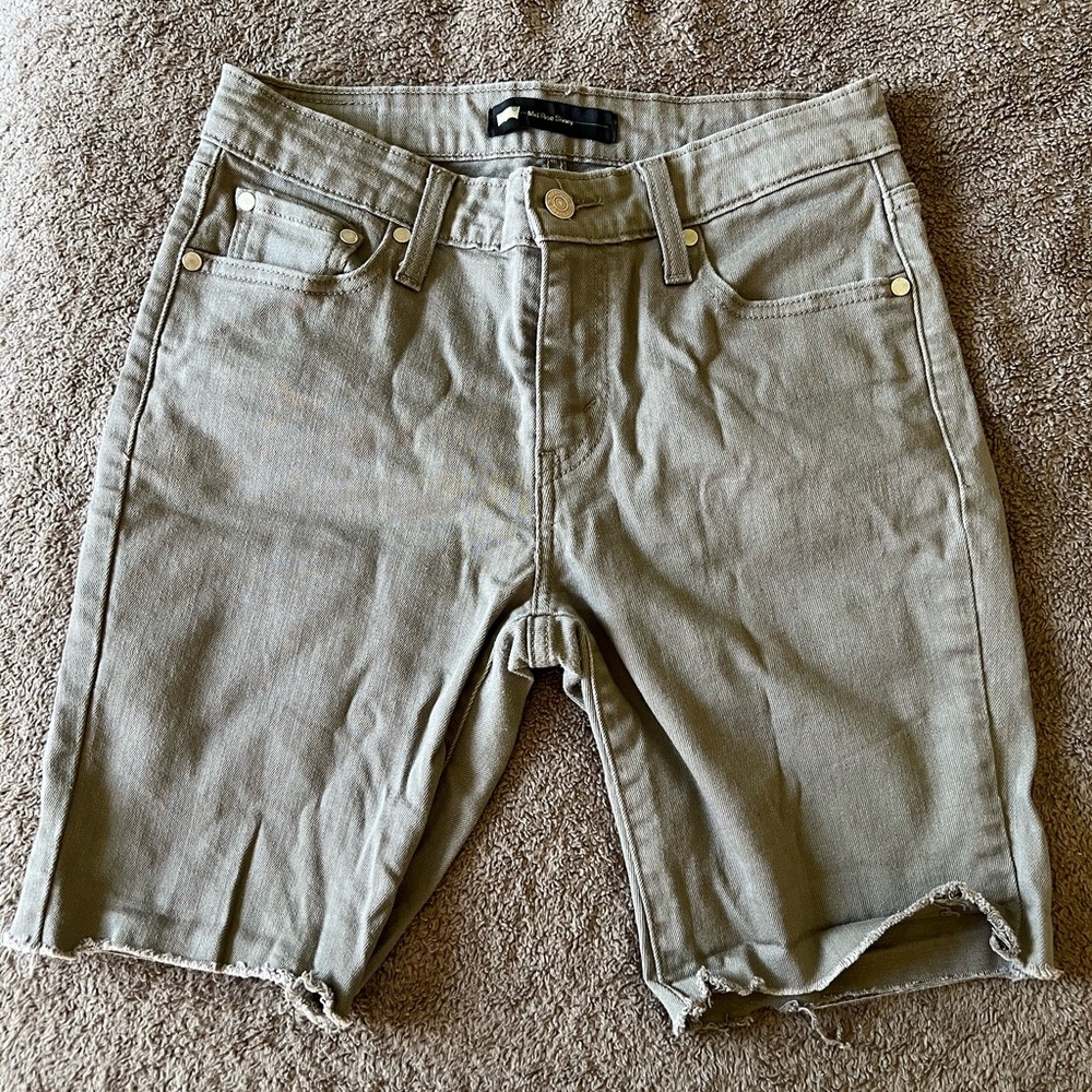 LEVI’S Mid Rise Skinny Jean Shorts!🩳